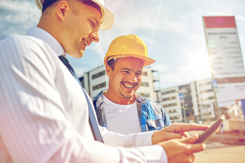 contractors using estimating software on phone