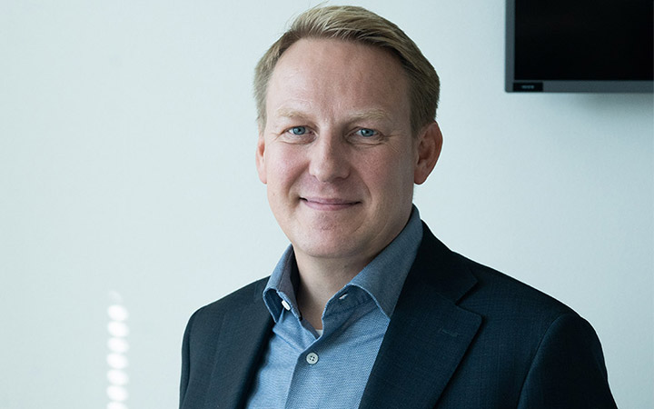 Kuvassa kirjoittaja Risto Reinikka