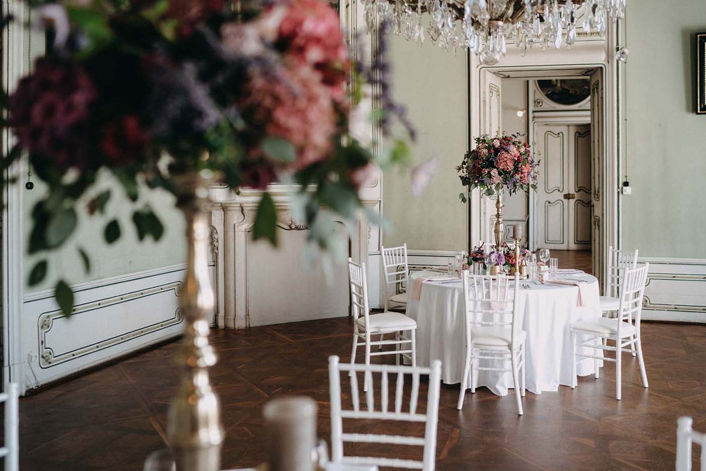 "Partyverleih Schwarz" – Möbel & Partyzelte für eure Hochzeit