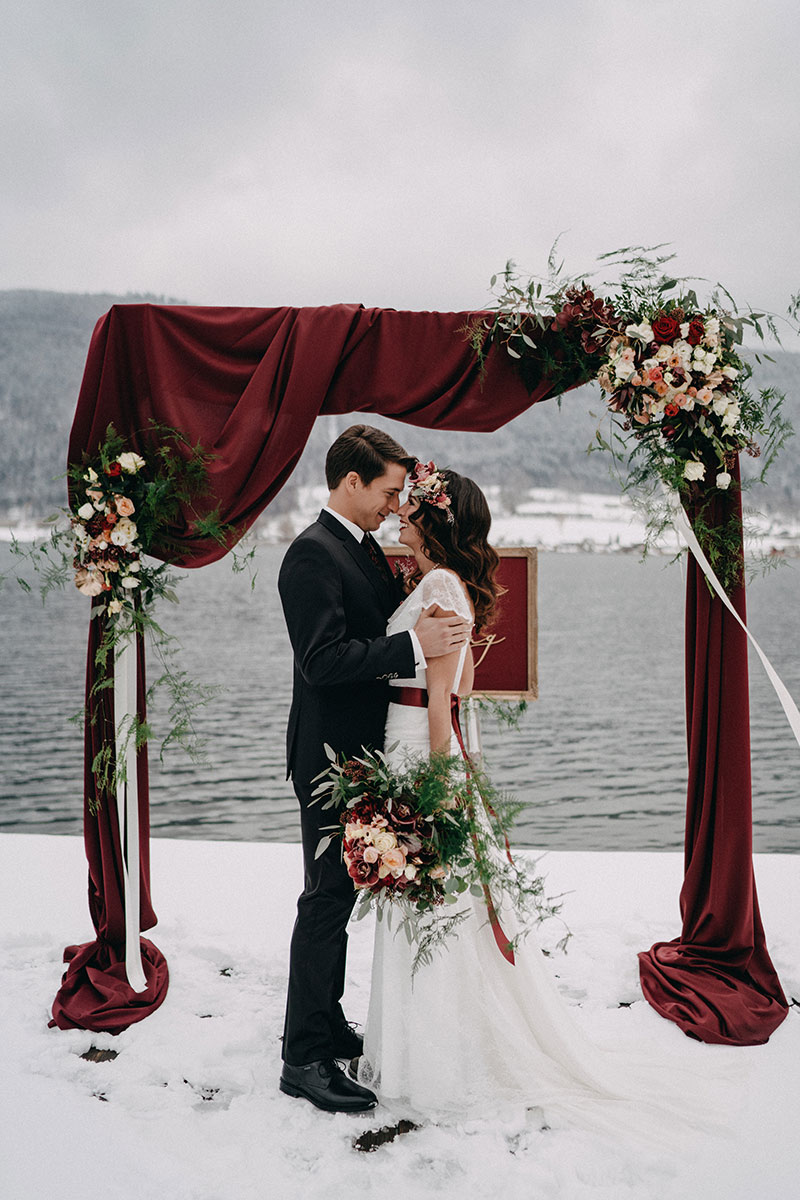 "Partyverleih Schwarz" – Möbel & Partyzelte für eure Hochzeit