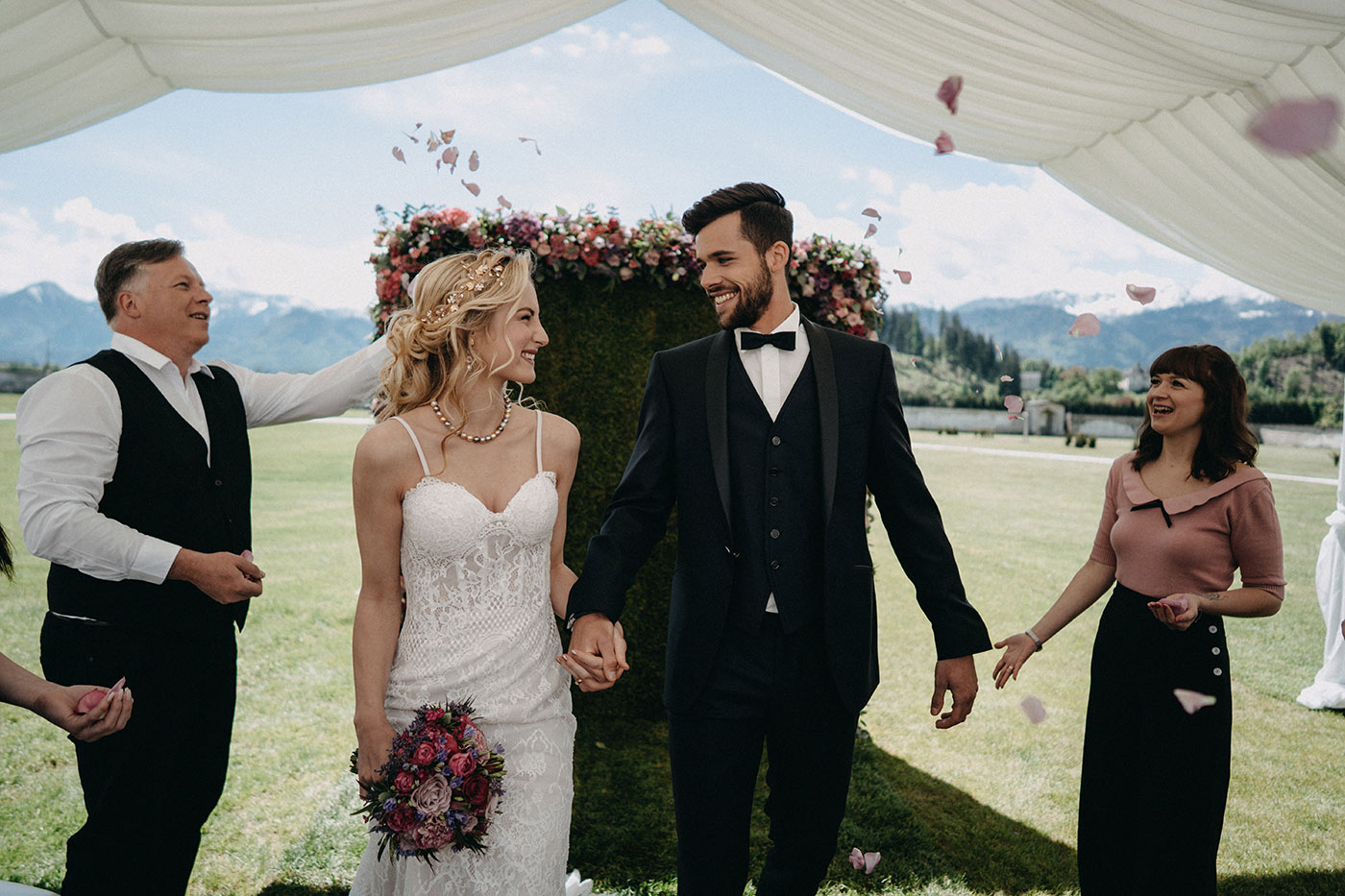"Partyverleih Schwarz" – Möbel & Partyzelte für eure Hochzeit