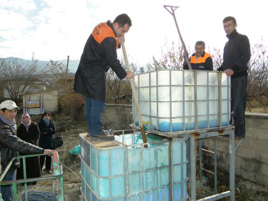 Bordo bulamacı hazırlanma anı