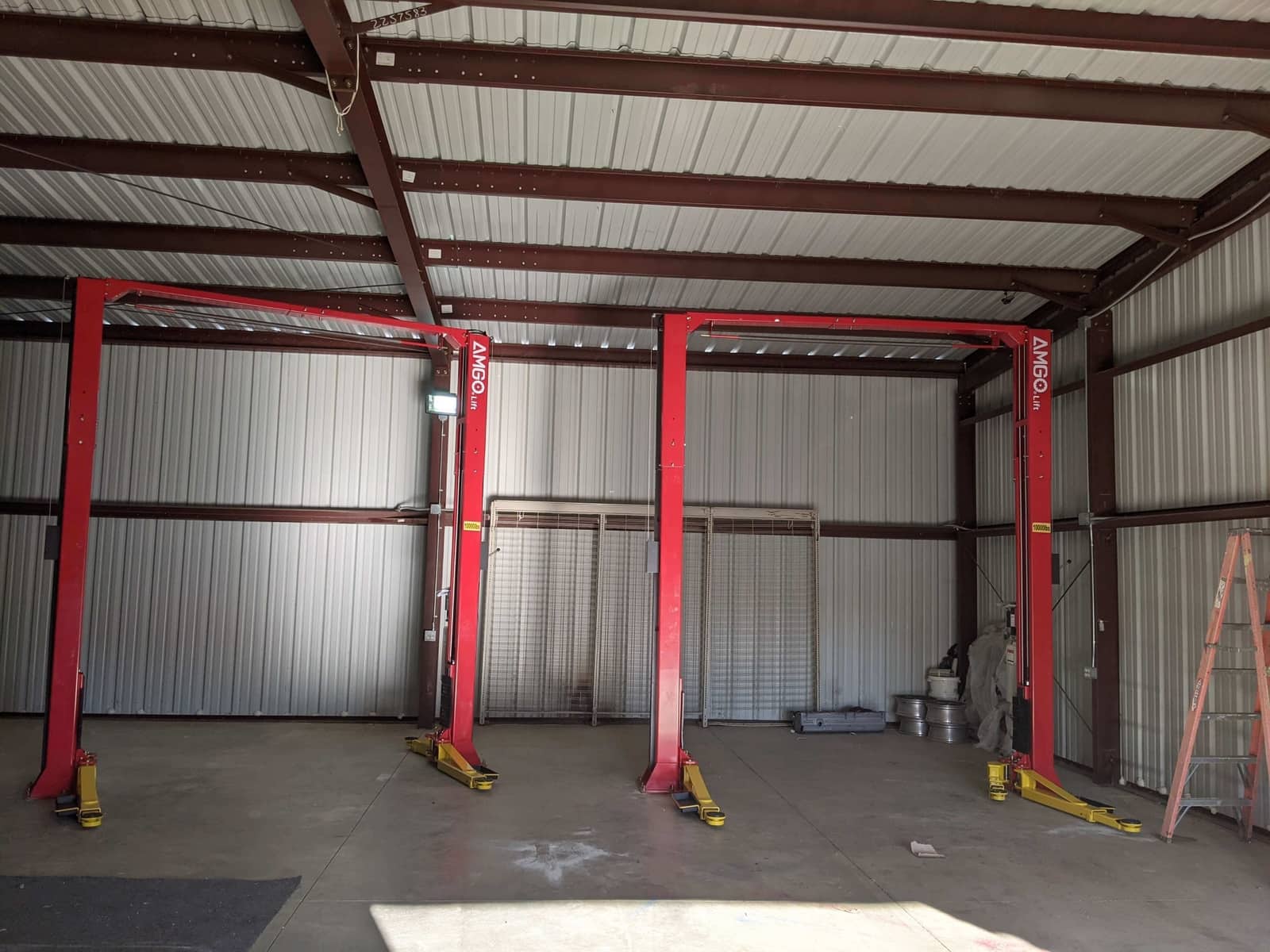 AMGO OH10 10,000 lb. 2 Post Lift