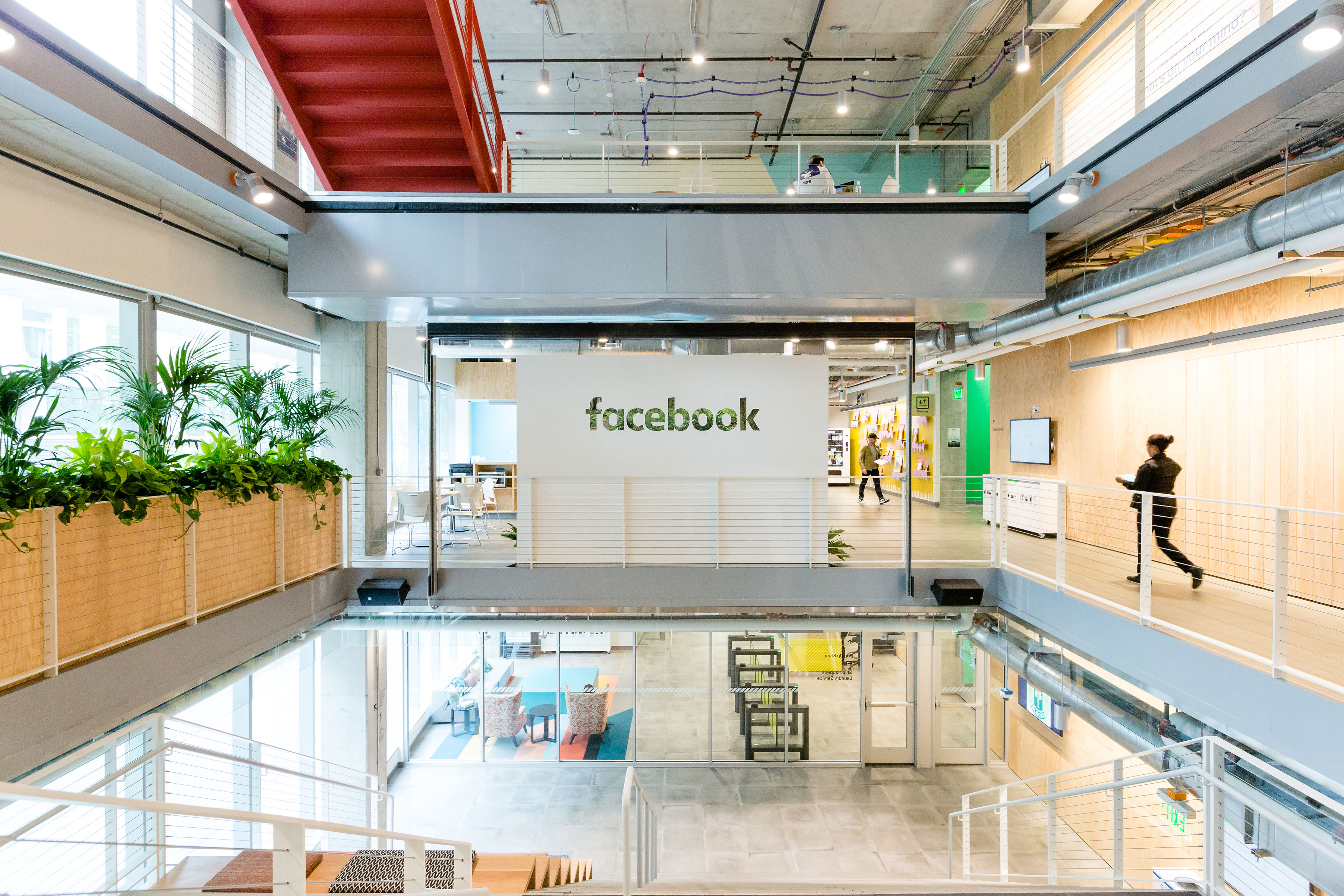Facebook opens another Seattle building with room for 1,000 people ...