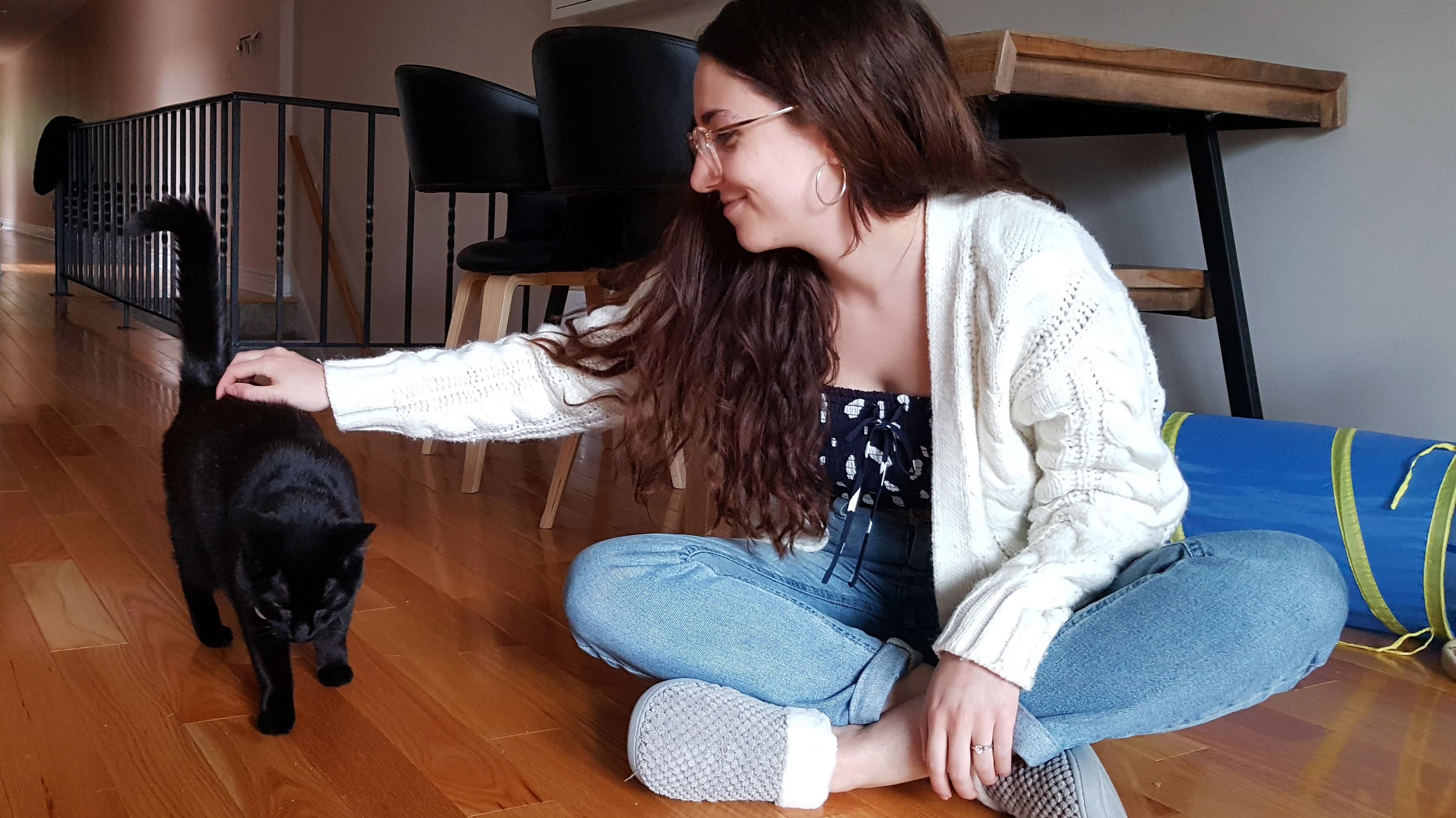 Tracy and her cat Mona in their kitchen