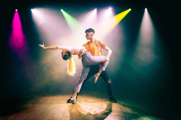 salsa dancers