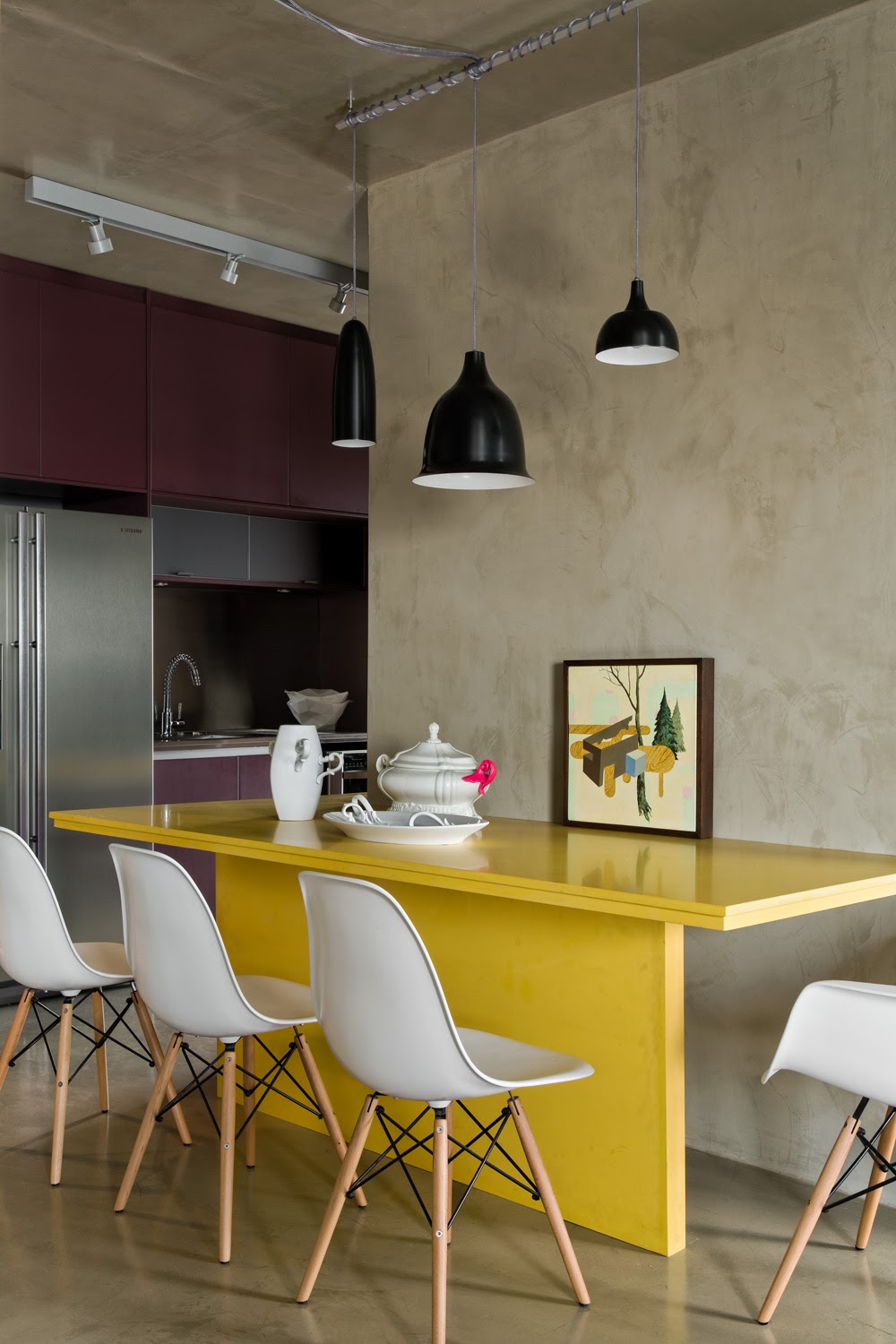 cozinha integrada decoração roxo e amarelo