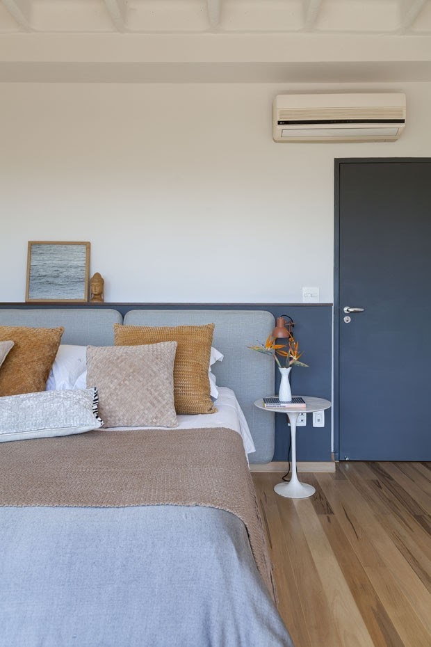 quarto casal decoração azul e laranja