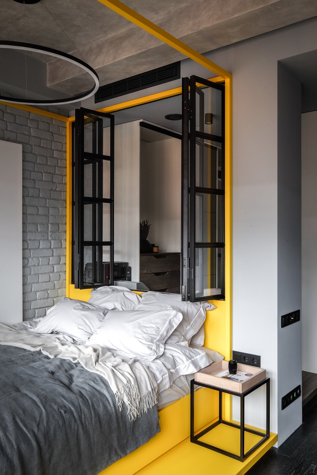 quarto estilo industrial decoração cinza e amarelo