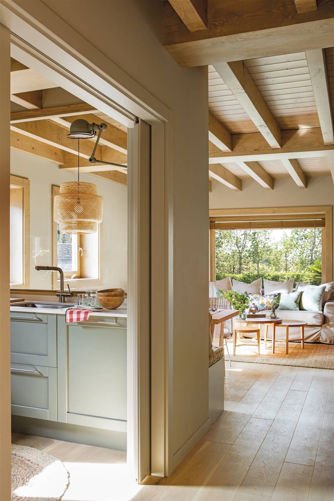 cozinha e sala de estar decoração em madeira