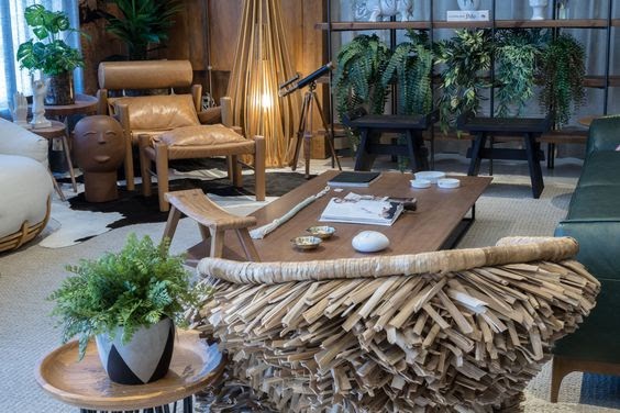 sala de estar com elementos naturais