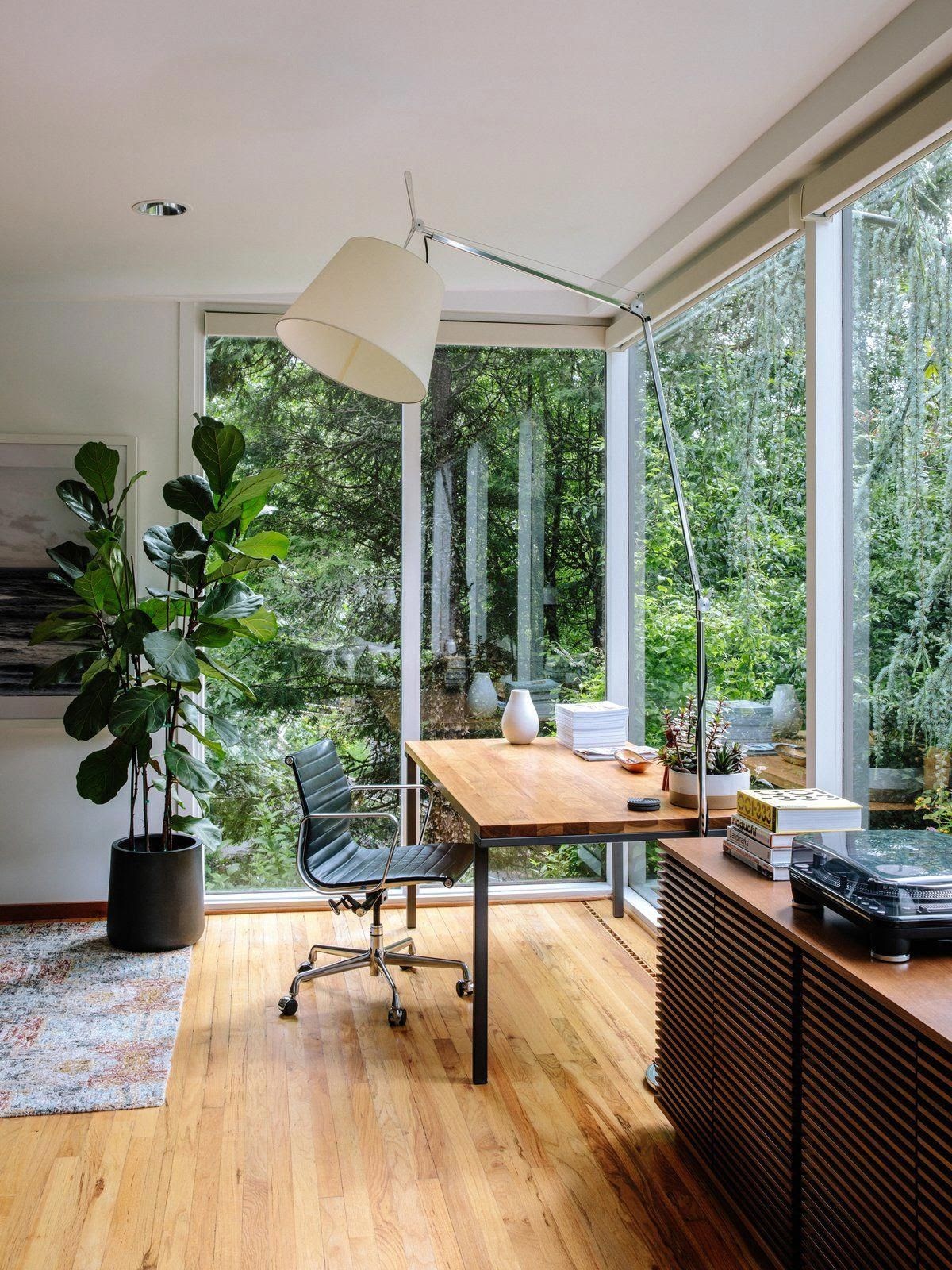 home office com elementos naturais