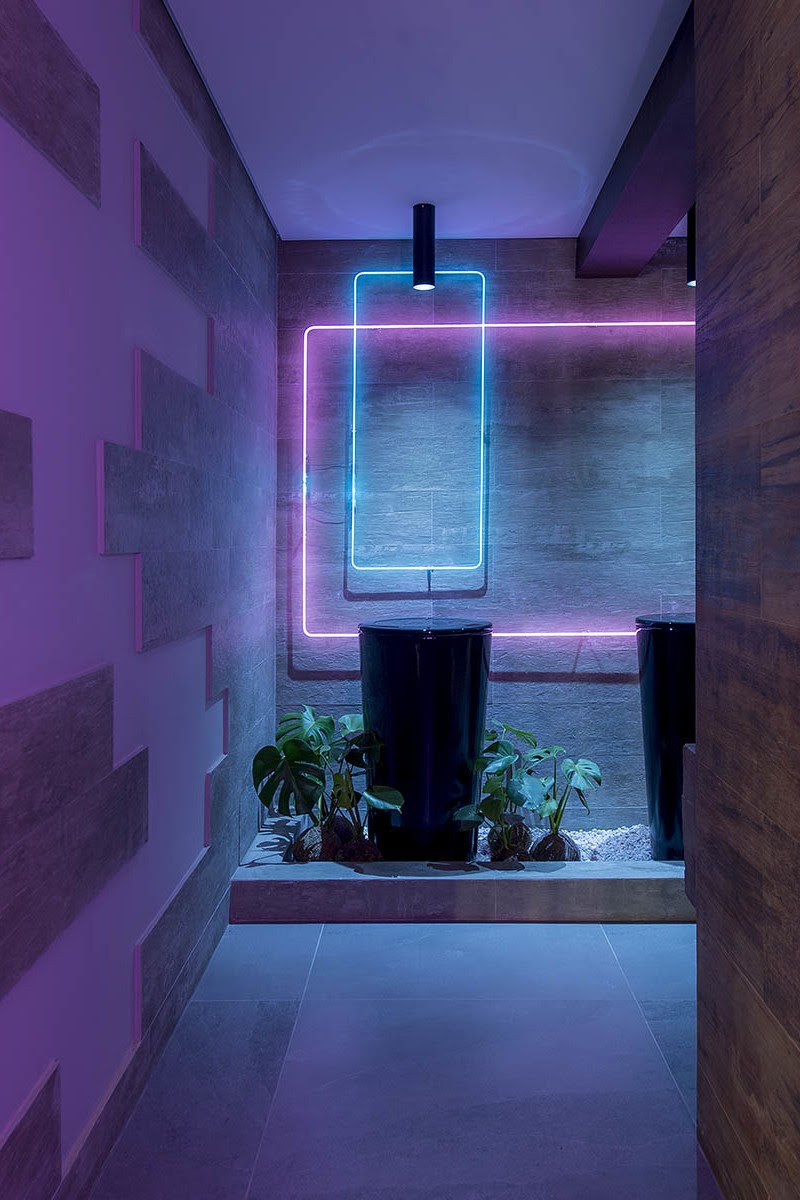 banheiro neon