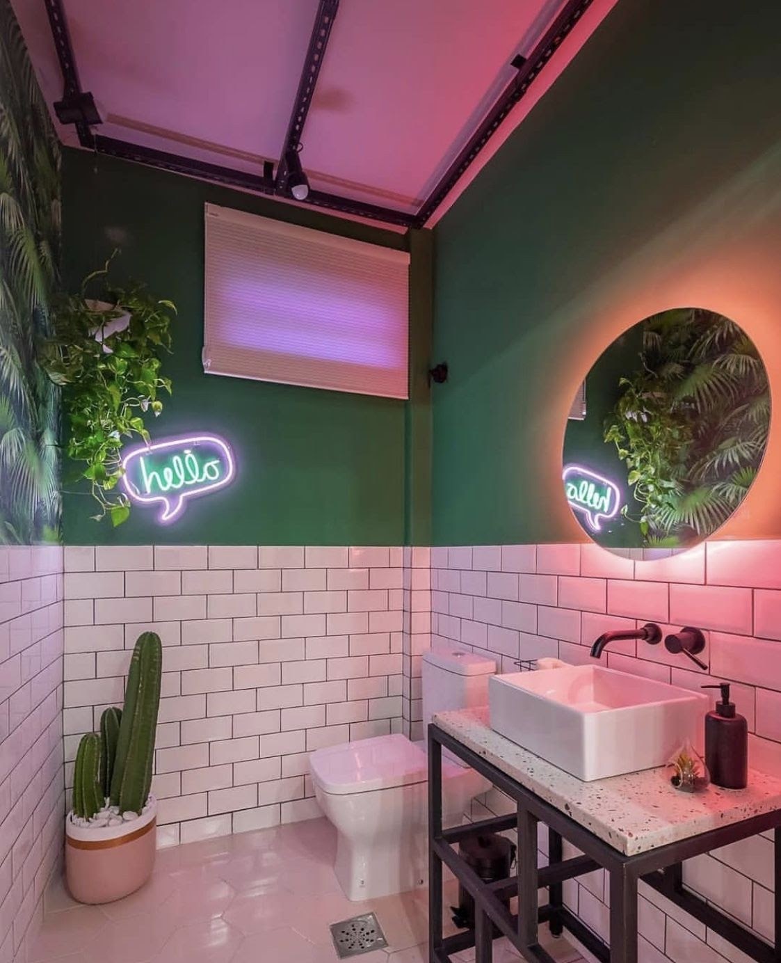 banheiro neon