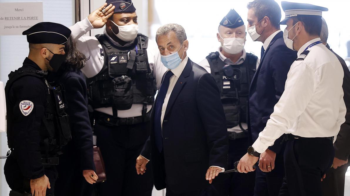Sarkozy A T Il Un Bracelet Electronique Sarkozy écope de 1 an de confinement sous bracelet électronique
