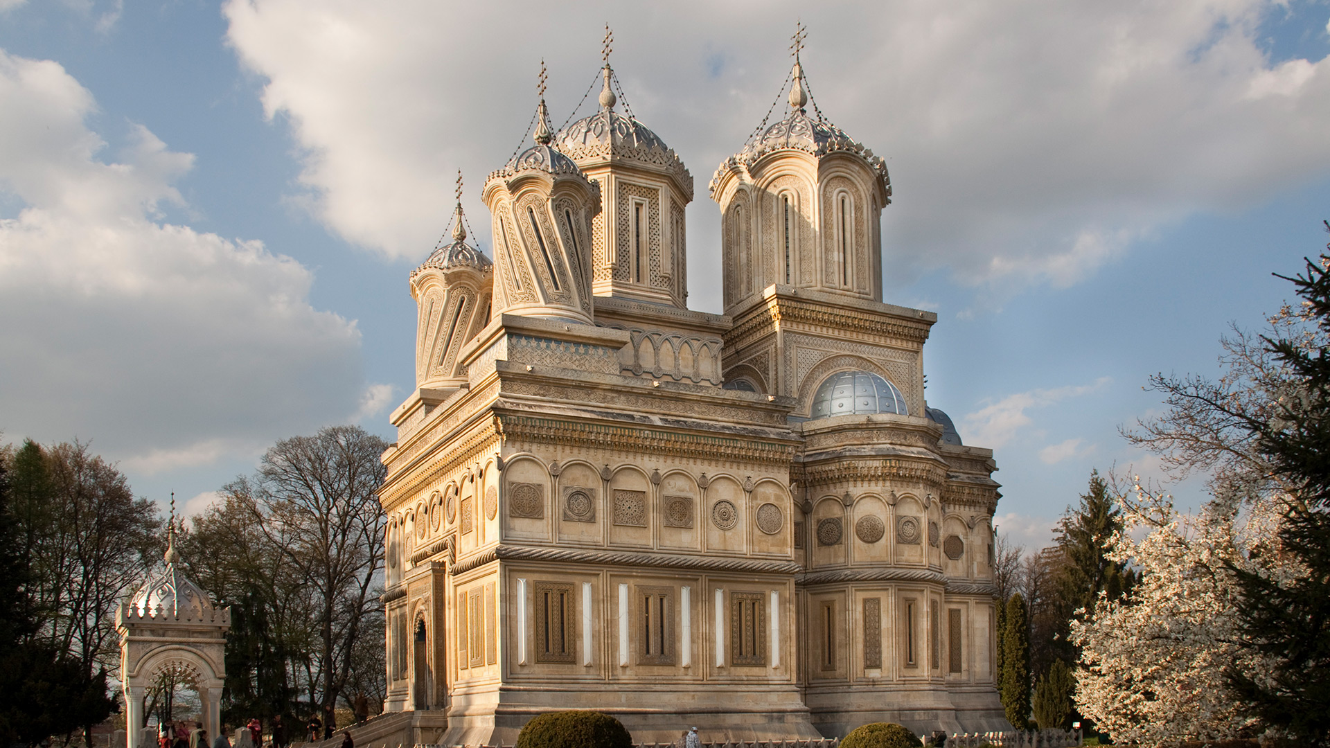 The Court Upon the Arges Monastery