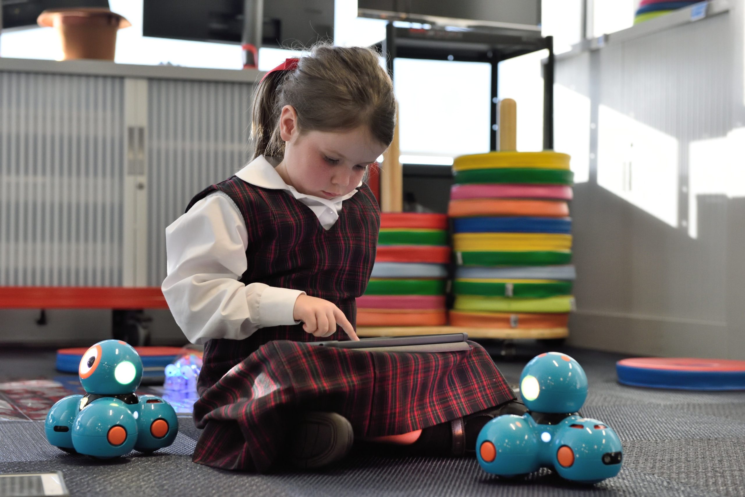 Chatbot applications in education