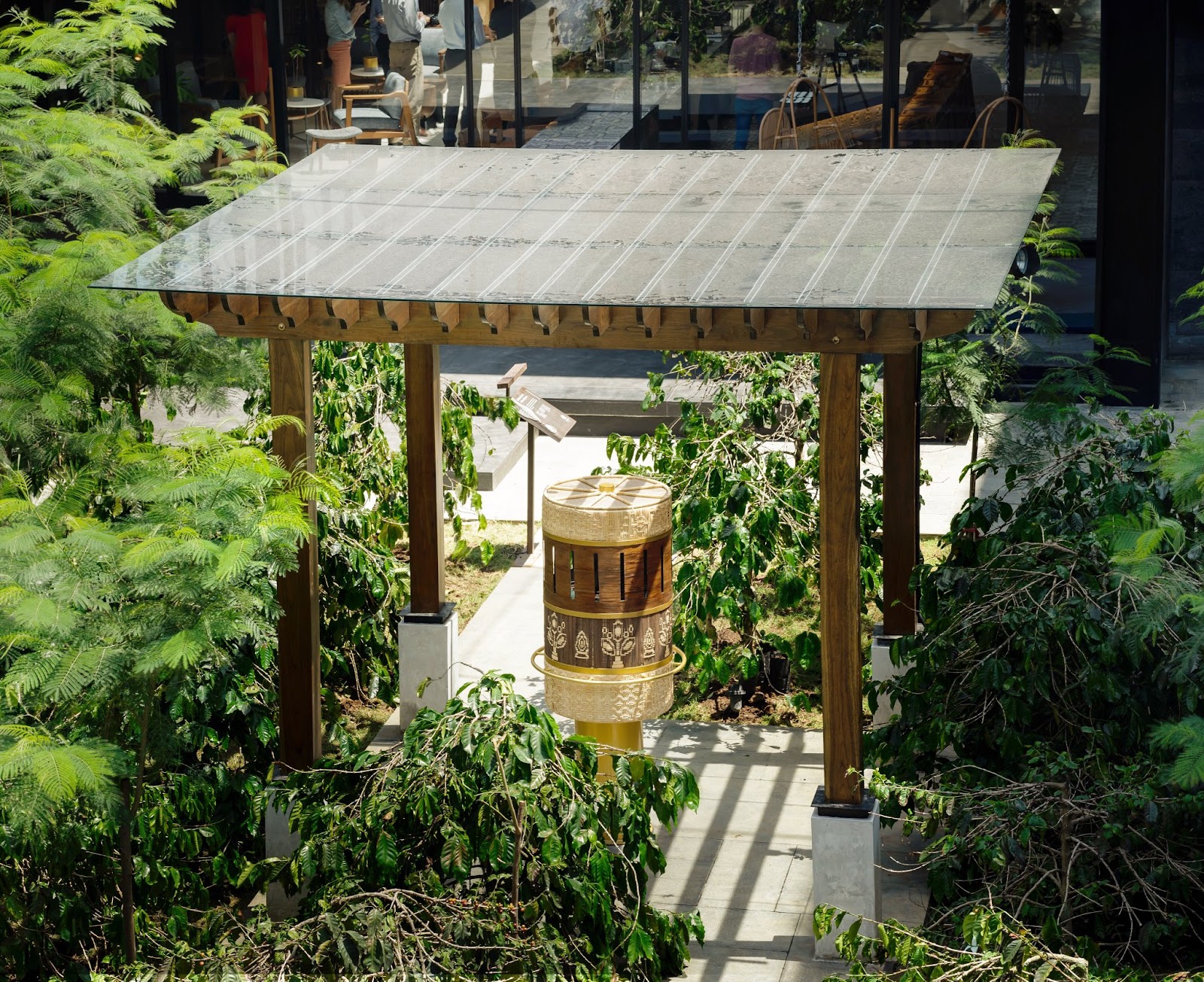 Zoetrope di tengah Starbucks Reserve Bali