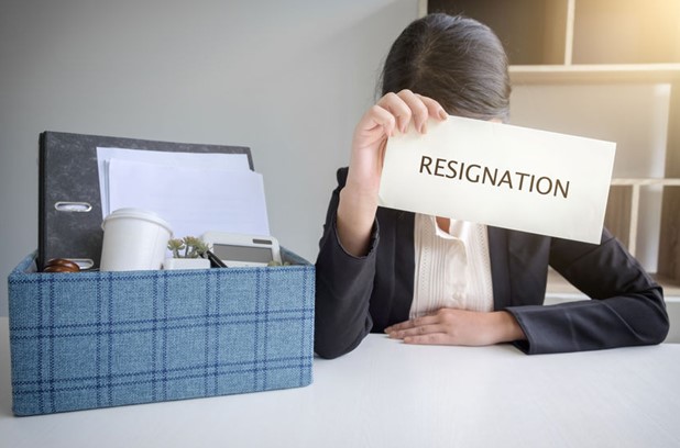 Aturan resign menurut undang-undang