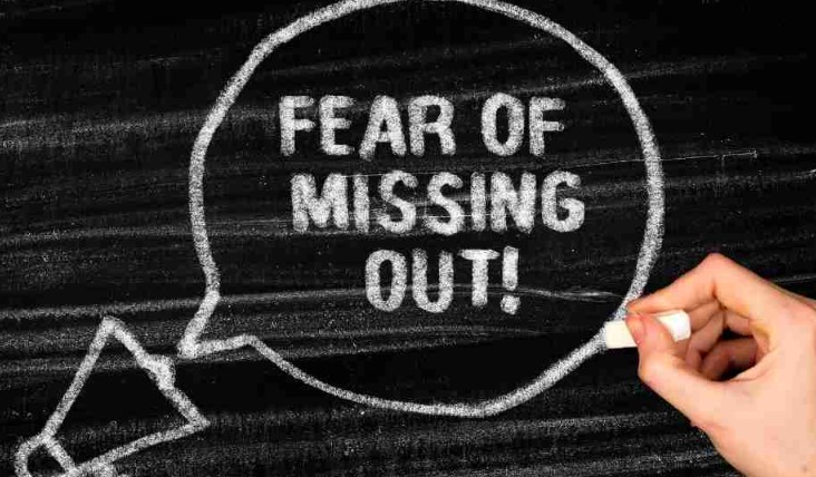 Fear of missing out adalah