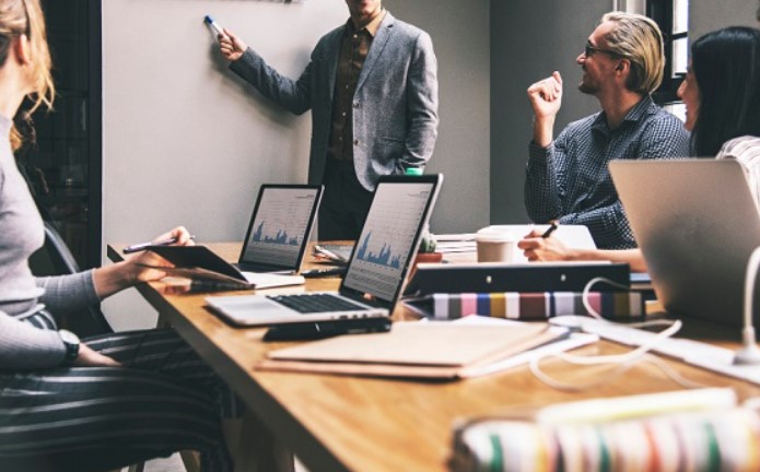 perbedaan startup dan perusahaan konvensional