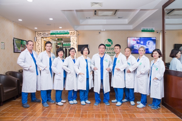 Mẹ bầu được thoải mái chọn bác sĩ đỡ đẻ/mổ đẻ cho mình, đồng thời chọn giờ sinh cho bé mà không mất thêm phí.