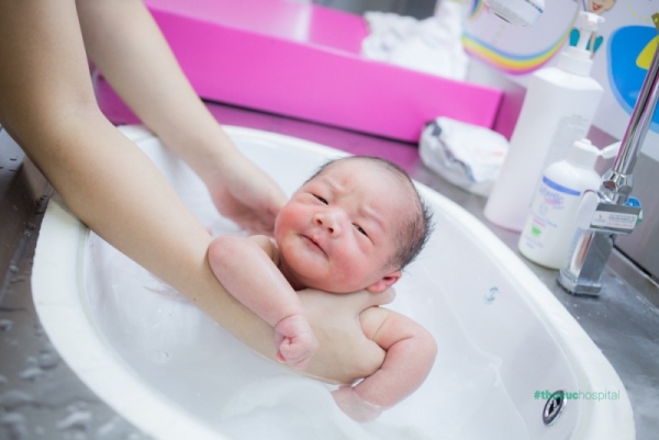 Khi mẹ sinh tại Thu Cúc, bé cũng được hưởng vô số những quyền lợi.