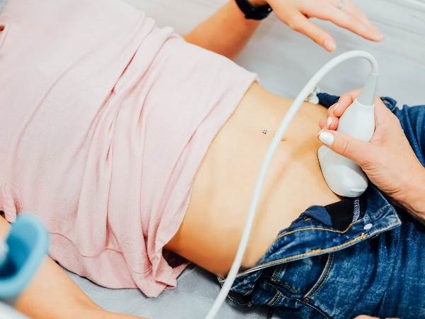 Để xác định chính xác nguyên nhân chậm kinh, chị em cần đi khám tại chuyên khoa Sản.