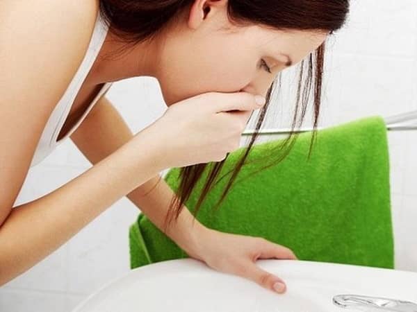 Buồn nôn là một trong những dấu hiệu mang thai tuần đầu dễ nhận biết