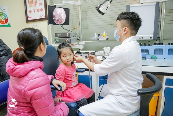bệnh viêm họng cấp có thể gây nhiều biến chứng nguy hiểm như viêm tai giữa, viêm khớp, viêm cầu thận cấp,...