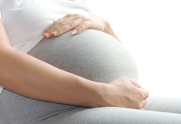 Ở tháng thứ 8, bụng mẹ đã khá lớn và gặp không ít "phiền toái" do em bé ngày càng lớn hơn trong tử cung.