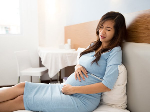 Mẹ bầu đau vùng bụng một cách dữ dội