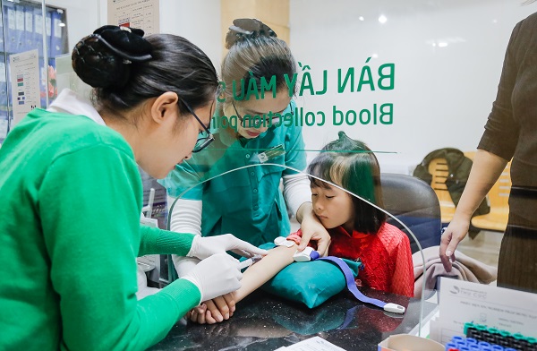 khám và điều trị sốt xuất huyết cho bé hiệu quả