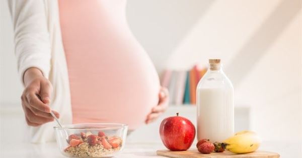 Sữa là nguồn cung cấp Canxi vô cùng phong phú, mẹ bầu nên bổ sung mỗi ngày.