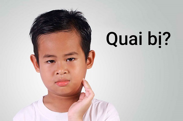 Biểu hiện bệnh quai bị là sưng môt bên mang tai (viêm tuyến nước bọt)
