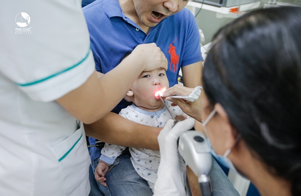 khám và điều trị bệnh tay chân miệng ở trẻ em