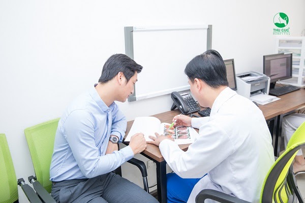 Các bác sĩ chuyên khoa trực tiếp thăm khám và điều trị