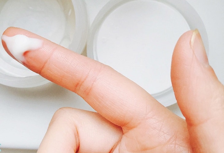 Huyết trắng là một loại dịch sinh lý, có màu trắng trong, không mùi.