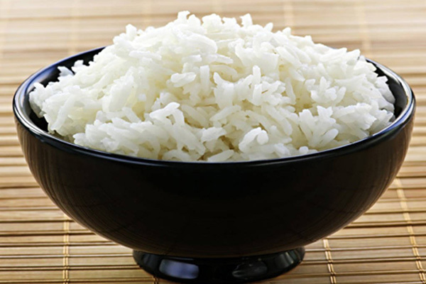 Người bị tiêu chảy nên ăn thực phẩm giàu tinh bột như cơm trắng
