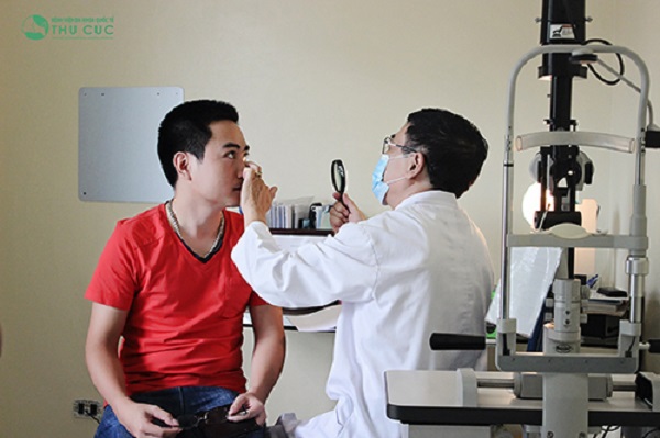 khám và điều trị bệnh đau mắt đỏ tại Thu Cúc