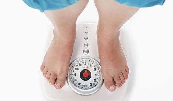 Nhiều mẹ mang thai 8 tuần đã bắt đầu tăng cân nhẹ.