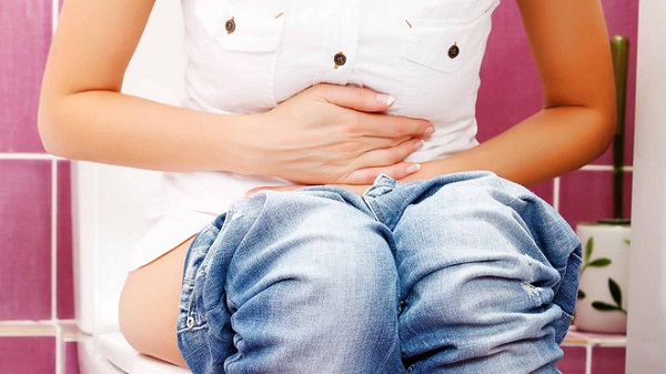 Táo bón là tình trạng đi đại tiện ít hơn 3 lần mỗi tuần