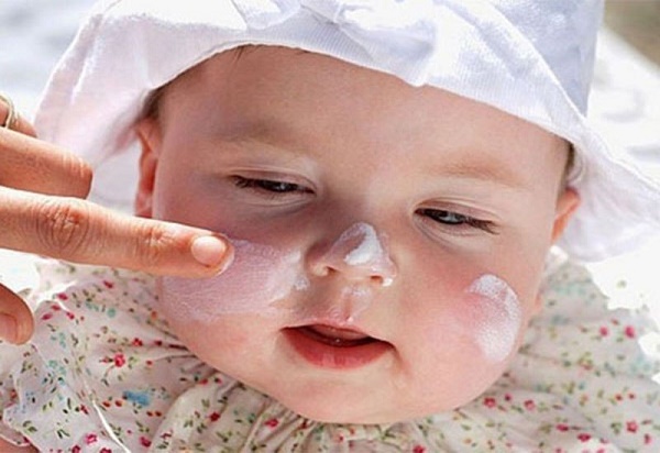 Thuốc bôi chứa corticoid trị viêm da cơ địa