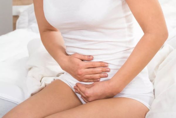 Rối loạn kinh nguyệt và gây đau bụng kinh là một trong những ngược điểm của đặt vòng tránh thai.