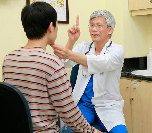 Bị đau nửa đầu bên phải nên khám chuyên khoa nào