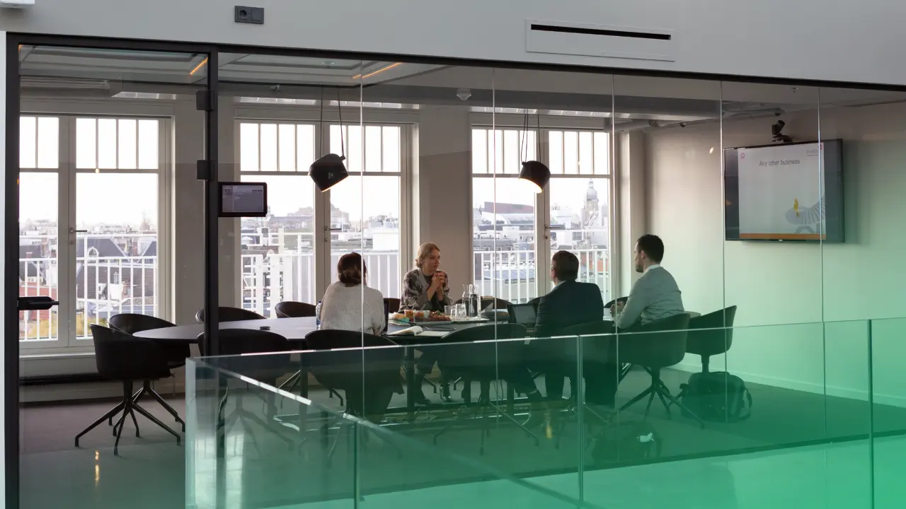 Digital Signage and Employee Experience: Key Facts to Know Before Implementation