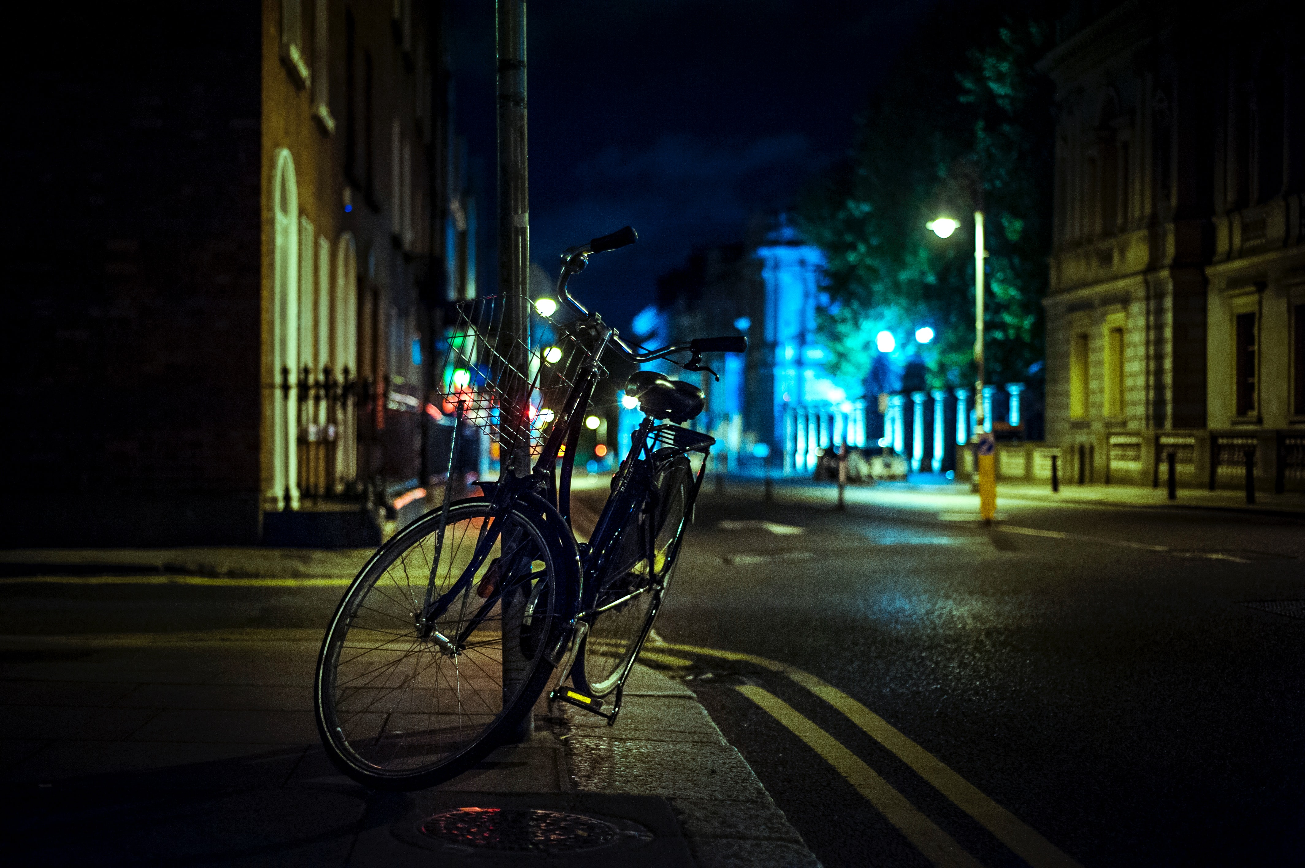 vélo dans une rue déserte