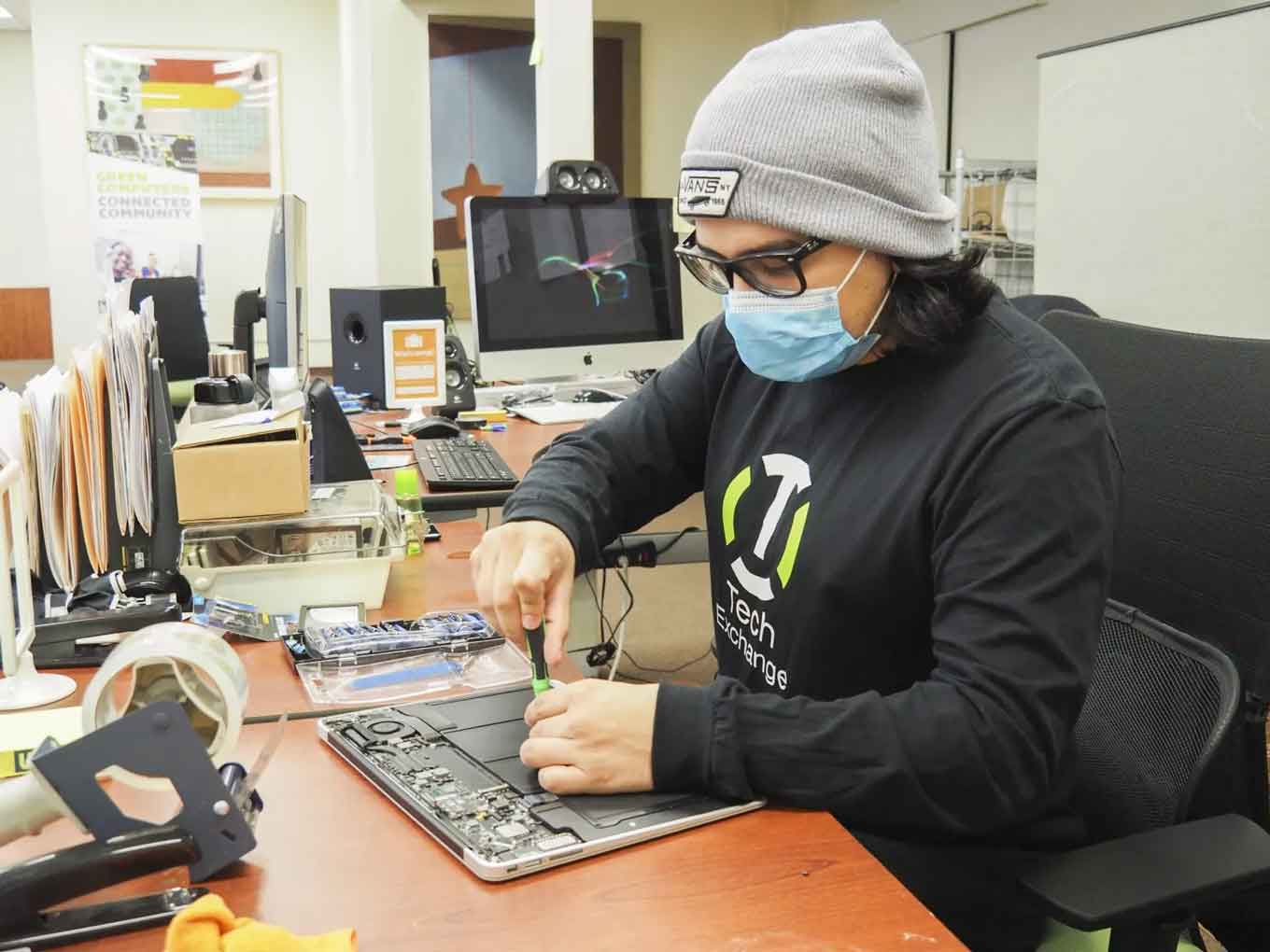 Kemish Rosales is the Tech Hub coordinator for the nonprofit Tech Exchange. Since the launch of the #OaklandUndivided campaign, he and his colleagues have answered over 10,000 tech support calls from parents, teachers and students.