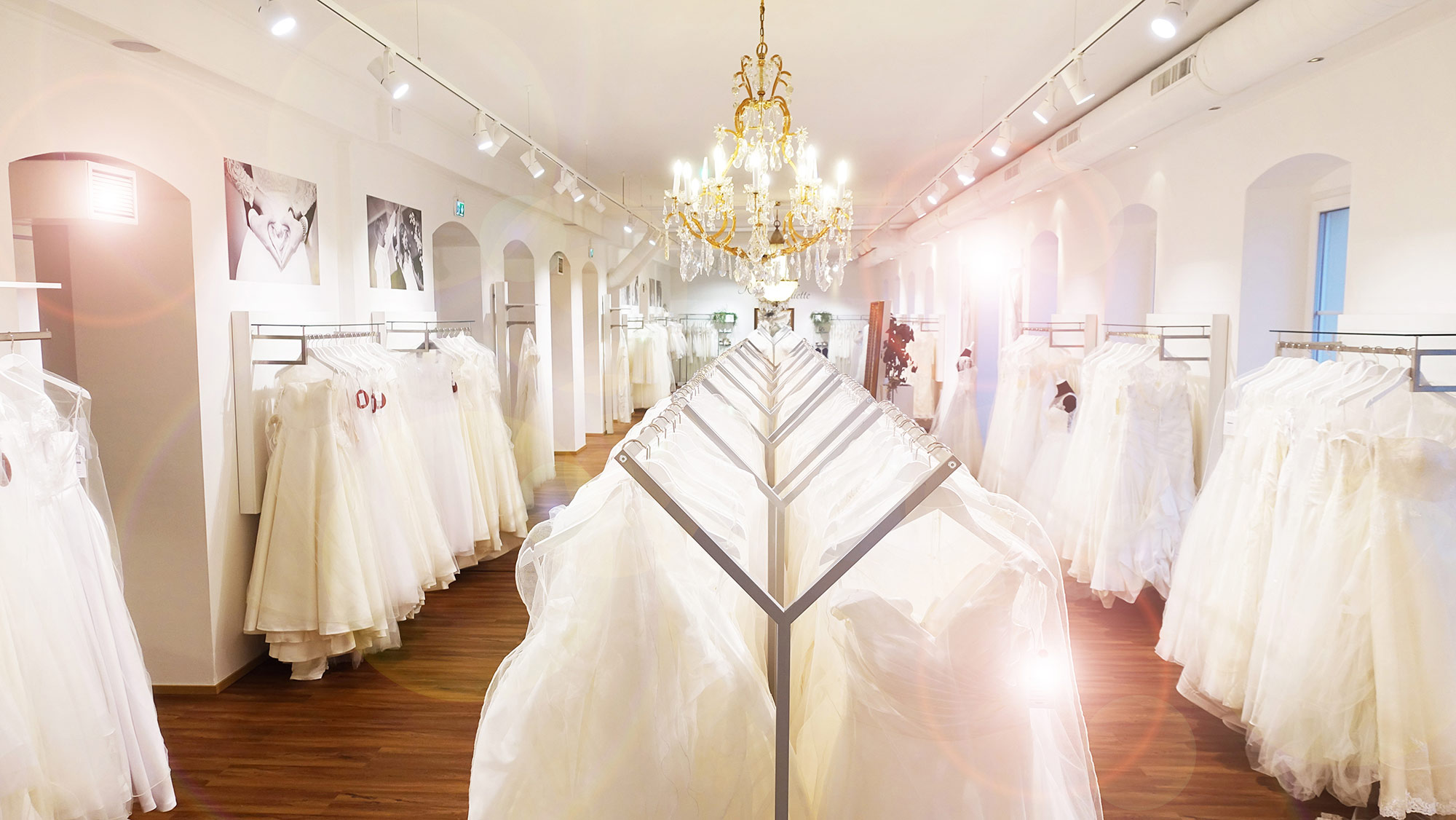 „Roméo&Juliette“ – Brautkleider, Anzüge & Eheringe aus Perg