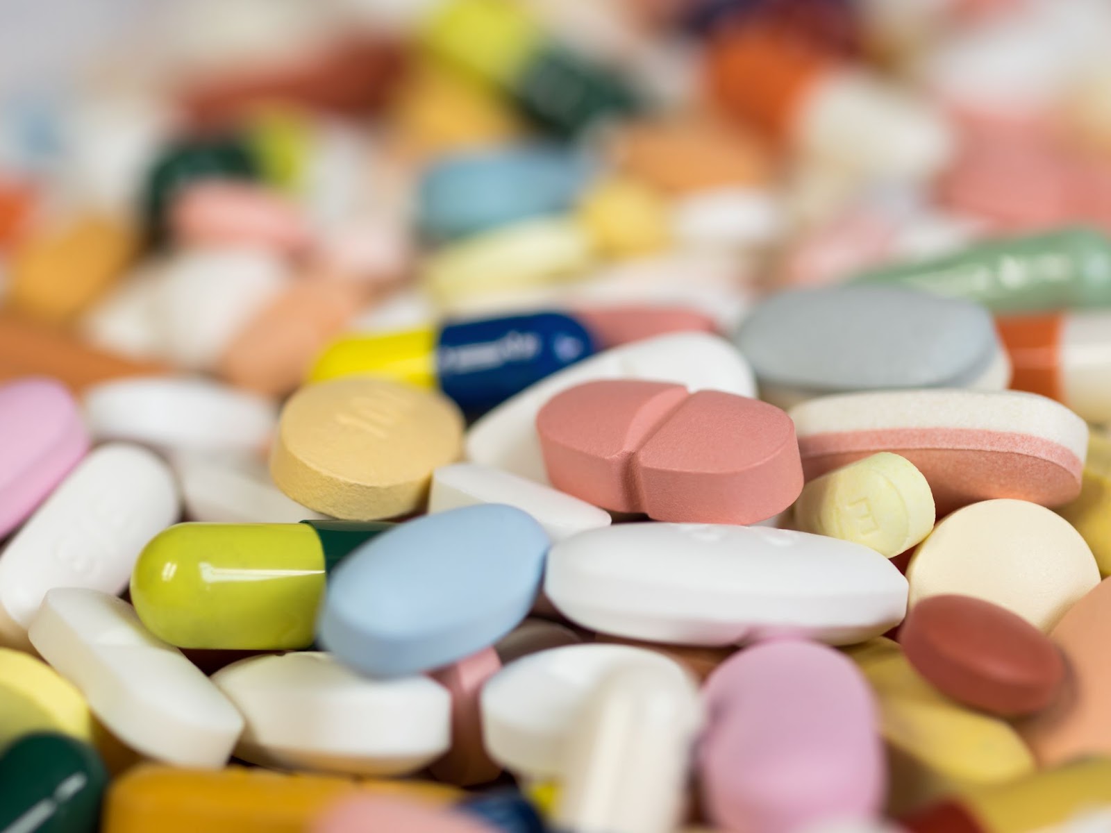 O tratamento da infecção por Covid-19 em pacientes portadores do HIV obedece alguns critérios, para não haver interação medicamentosa. Foto: Reprodução/Adobe Stock
